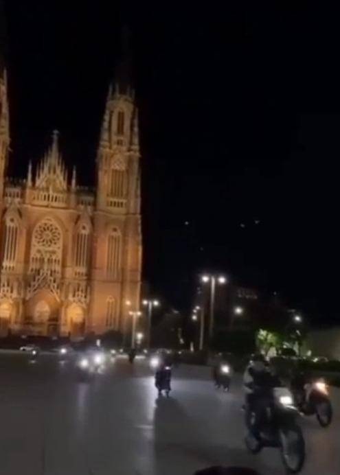 De noche, el capítulo del descontrol platense