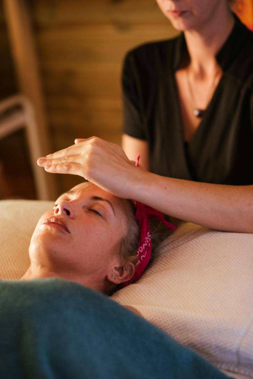 Reiki, flores de Bach y constelaciones: el auge de otras prácticas de bienestar