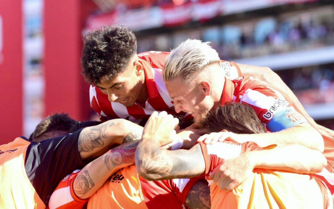 Estudiantes vs Gimnasia.- El Pincha, sin brillar, ganó con holgura el clásico 2 a 0 con goles de Cetré y de Carrillo; el Lobo pareció resignado