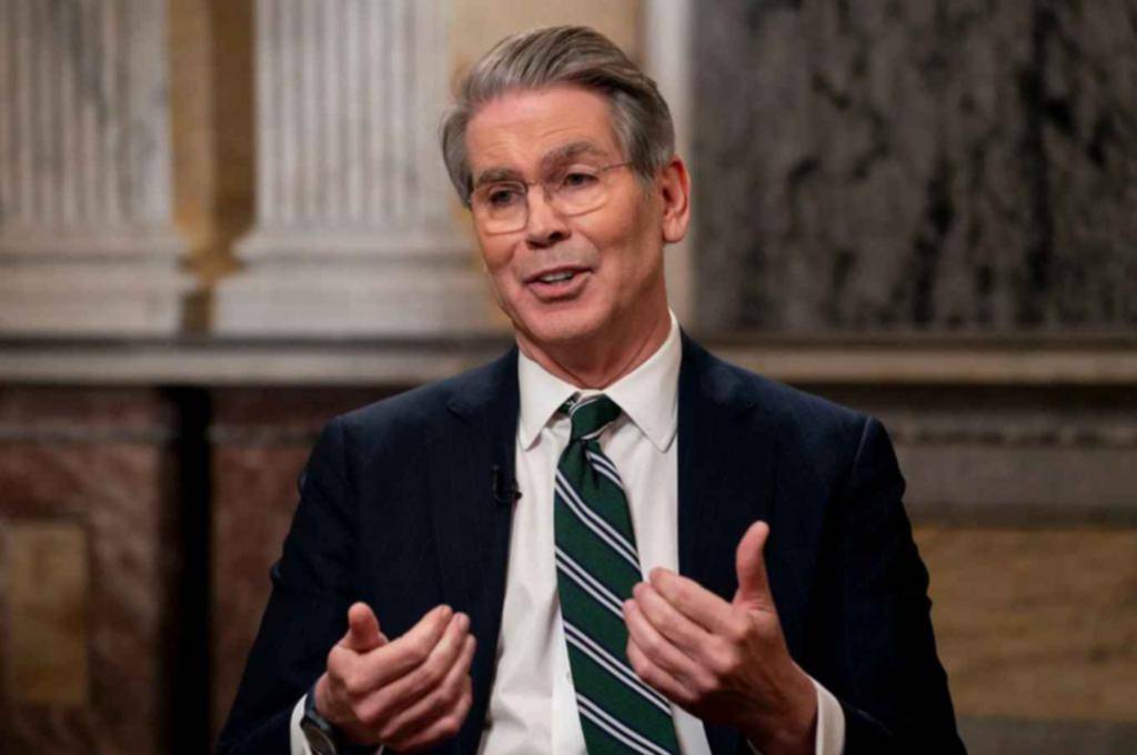 Quién es Scott Bessent, el poderoso secretario del Tesoro de EE UU que respalda al gobierno argentino