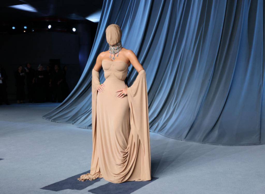 El polémico look de Kim Kardashian