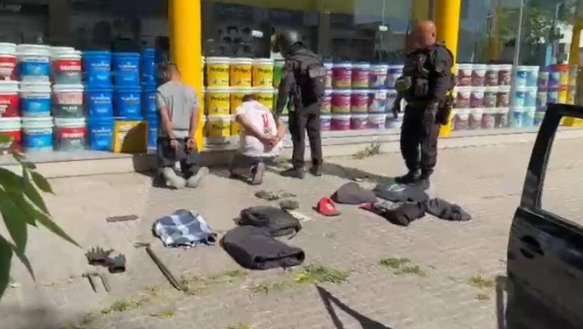 Cayeron dos “abre autos” en un operativo cerrojo