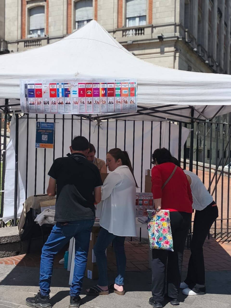 VIDEO. Simulacro de votación con la Boleta Única en el centro de La Plata: ¿cómo es el proceso?