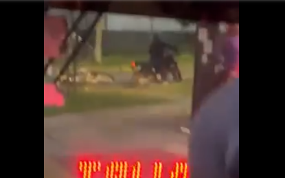 Delincuentes armados asaltaron a joven en Quilmes Oeste y le robaron su moto tras balacera