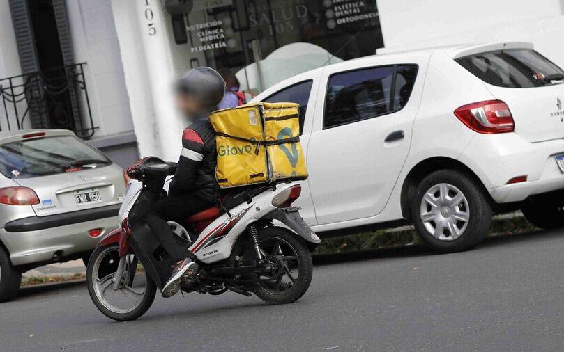 “¡Dale, tirale!”: le sacaron la moto en La Plata y antes de irse le dispararon en una pierna