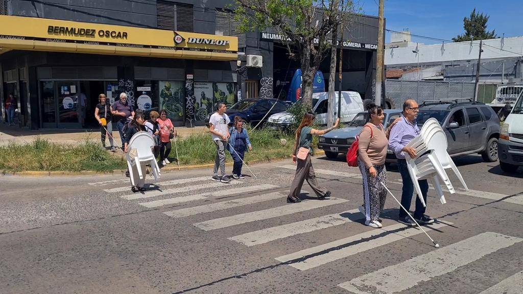 De urbanas a humanas: la ceguera y las barreras platenses