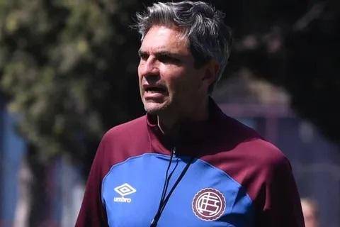Pellegrino tiene un once para la ida ante la “U”