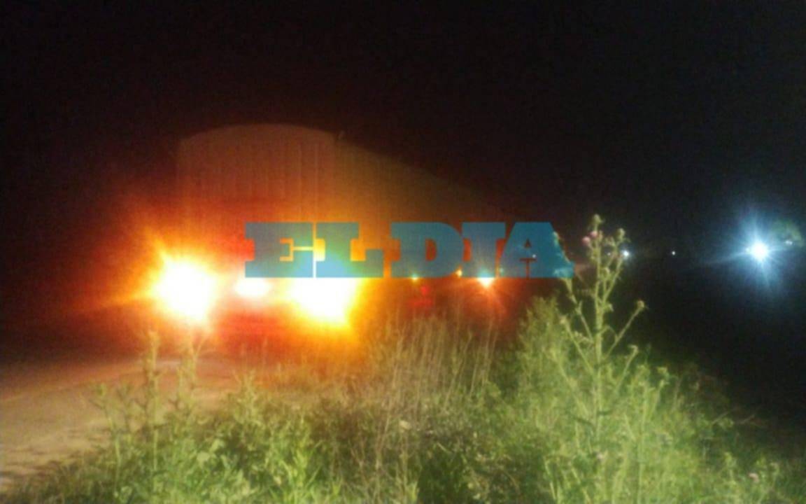 Otro accidente en la ruta 215 y van.... Vecinos del oeste de La Plata piden señalización: “Trampa mortal”