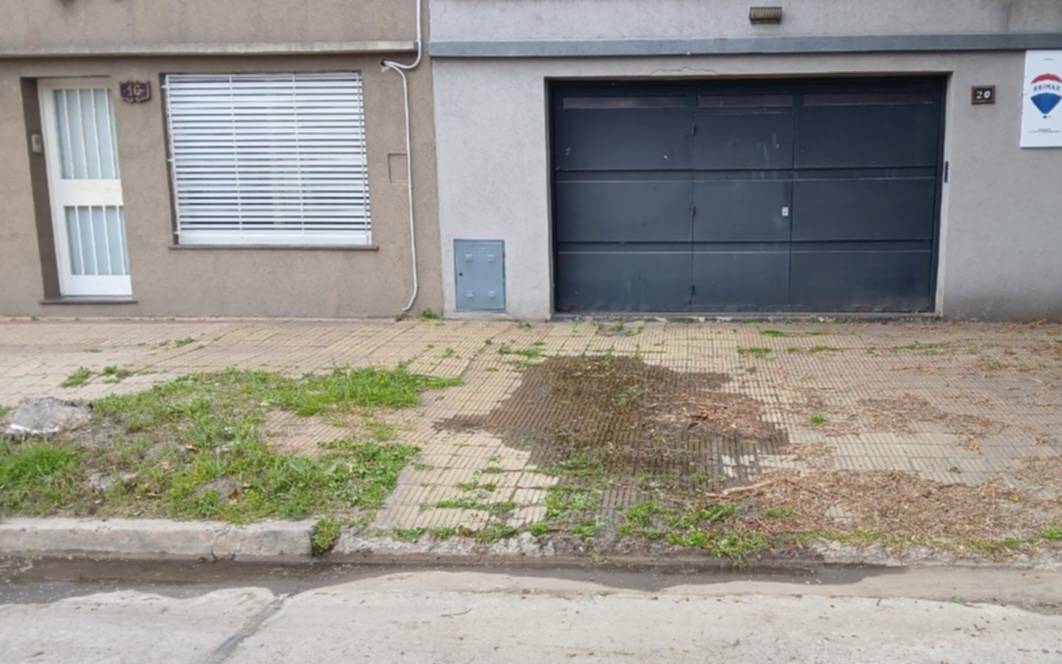 “Hace meses” piden arreglos a ABSA por una pérdida de agua en Villa Elvira