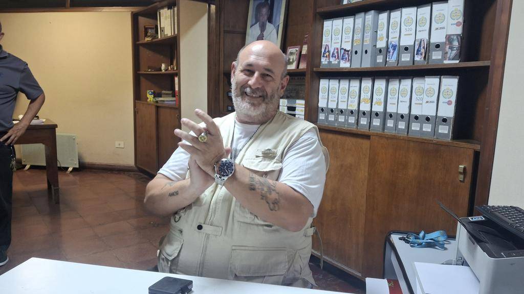 Cúneo cerró en La Plata con palos al PJ y a Milei