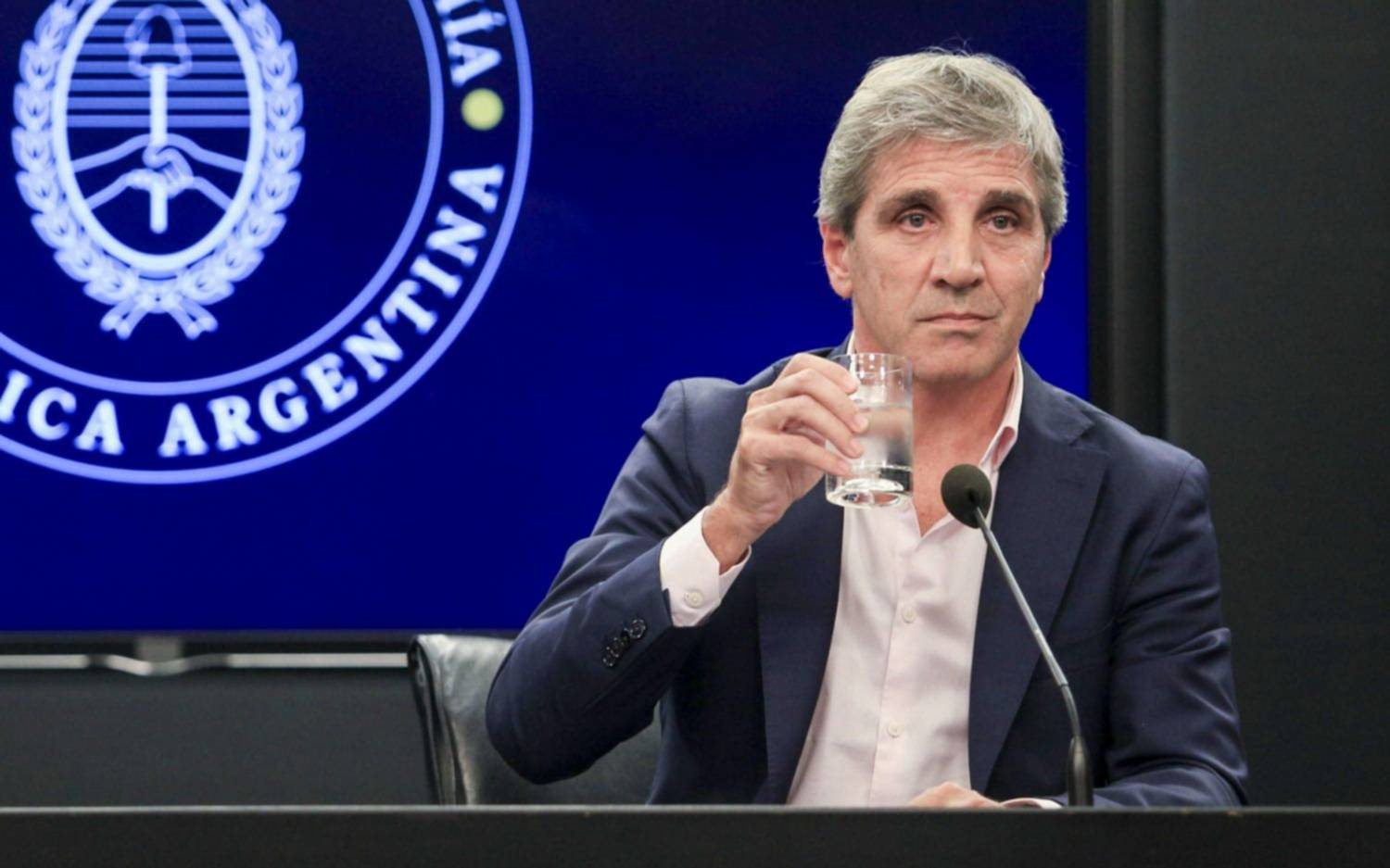 Para Caputo el dólar a $1.500 "está holgadamente arriba"