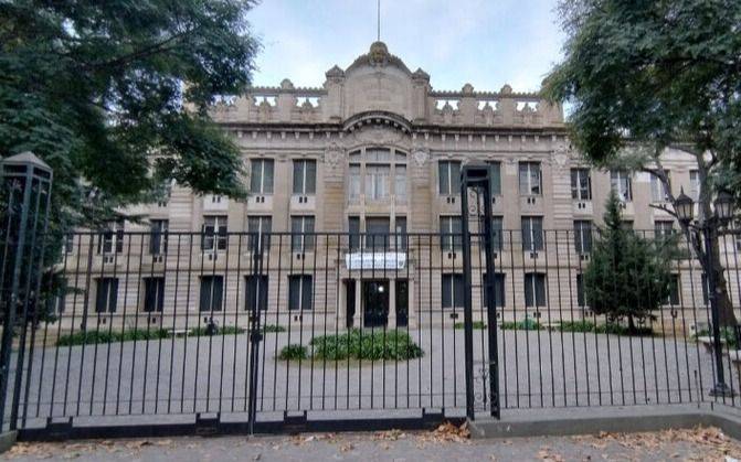 Revuelo y protesta en el Colegio Nacional de La Plata por la denuncia de un estudiante