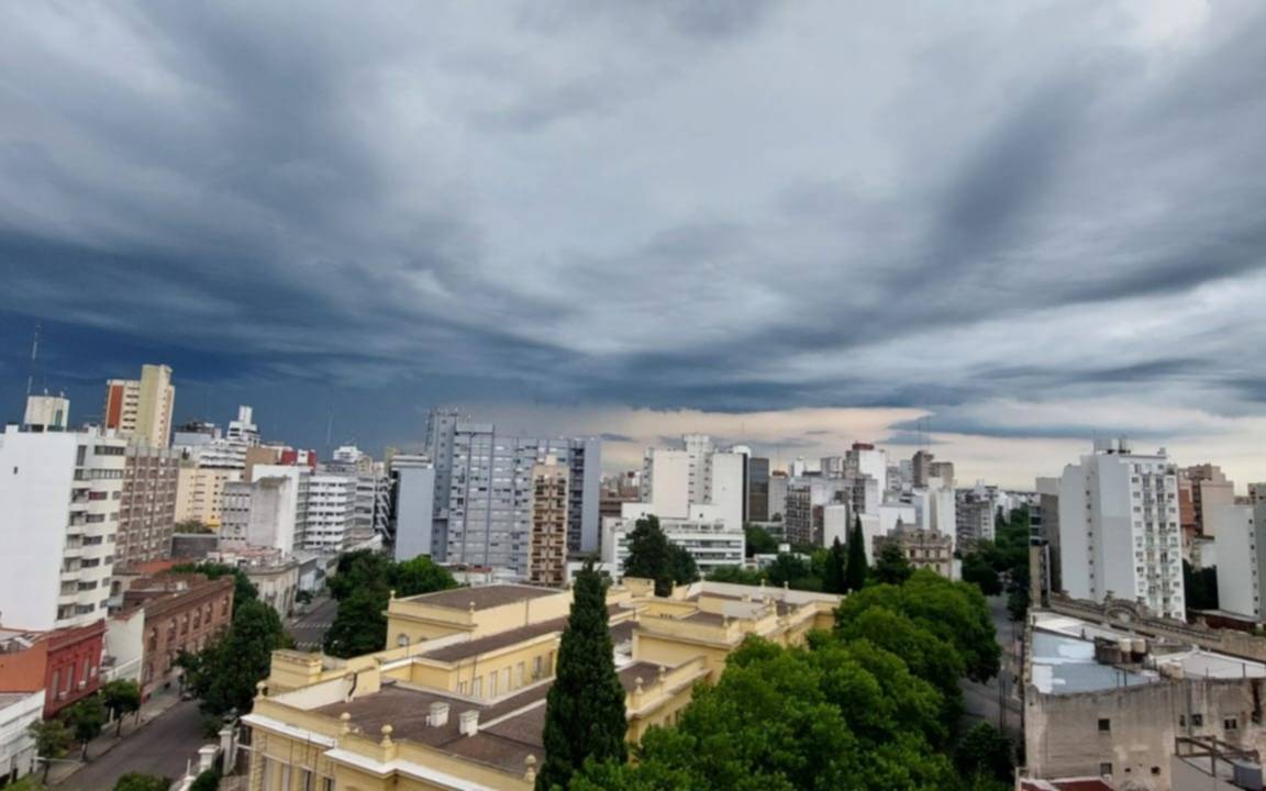 Extienden el alerta “Amarillo” en La Plata por tormentas: cuándo llegan y hasta cuándo lloverá