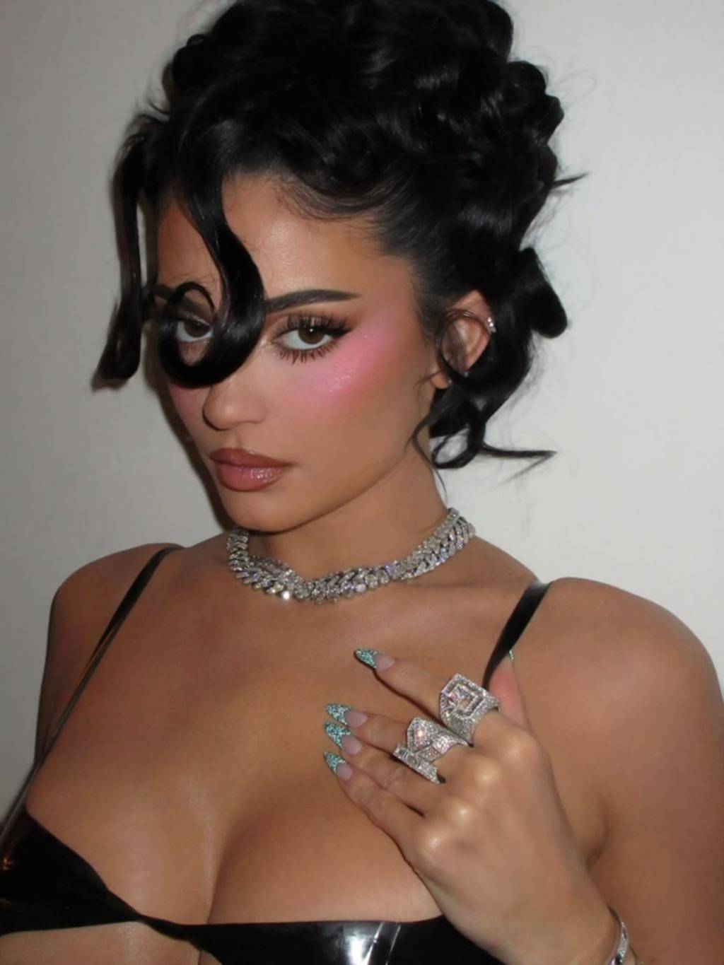 ¿Electro star?: Kylie Jenner se lanzó como cantante pop con un tema picante