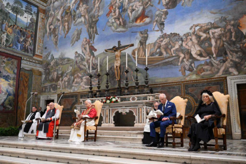 El Papa rezó con Carlos III en un oficio inédito desde el cisma anglicano
