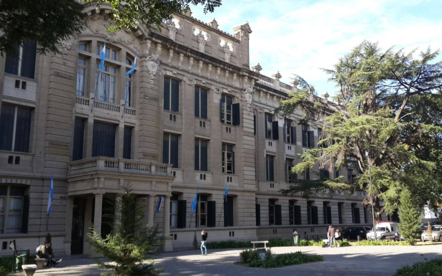 Escándalo en el Colegio Nacional: investigan al preceptor, se disipó el intento de "toma" y habrá elecciones estudiantiles