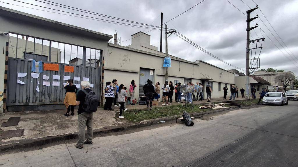Desalojo en pausa: tensión en la acería tomada
