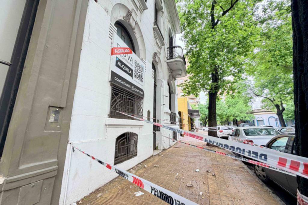 Alarma en 10 entre 54 y 55: hay otro balcón en riesgo de derrumbe