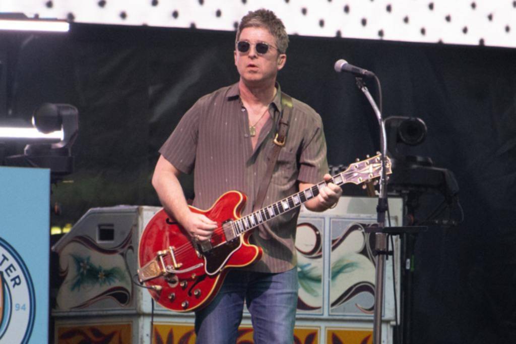 Oasis: se subastó la guitarra que separó a los Gallagher