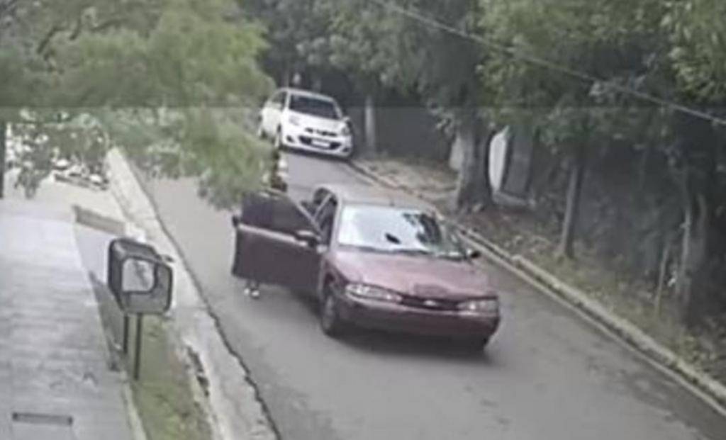 Un “auto bordó” genera miedo en Villa Castells