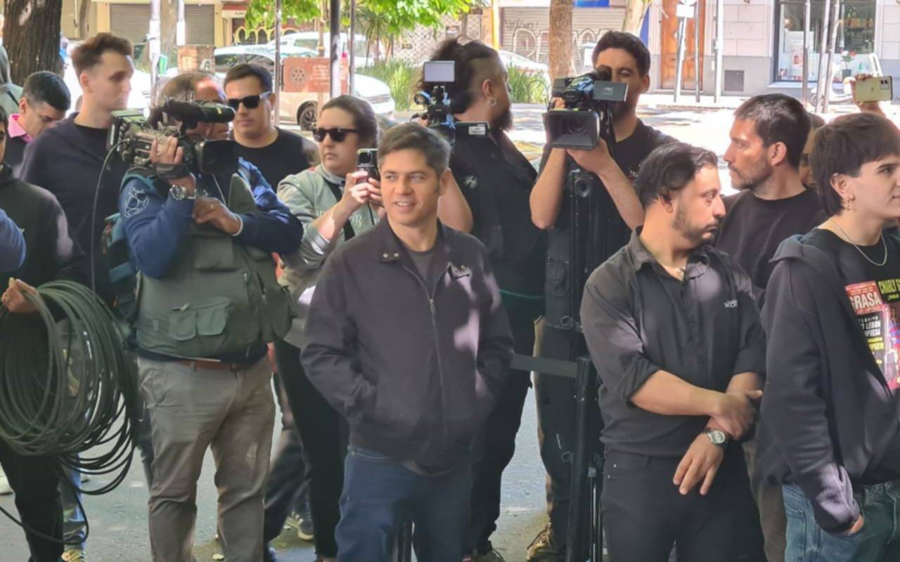 Kicillof votó en La Plata y le envió un mensaje a la Casa Rosada: "Tienen mi teléfono, úsenlo"