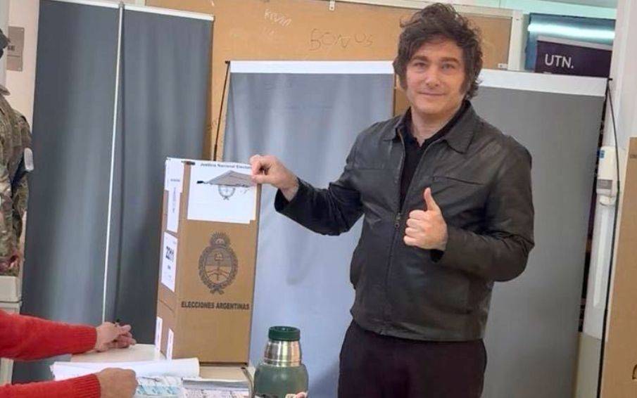 VIDEO. Milei votó y se retiró sin hablar con la prensa