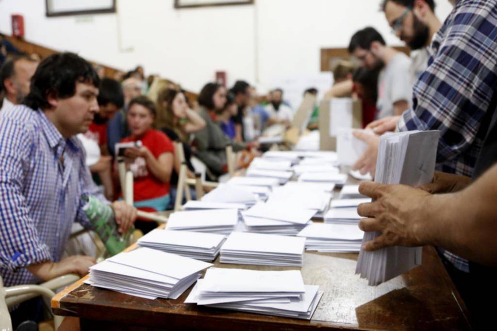 Con los profesores y puja en 4 facultades, se abre el calendario electoral en la UNLP