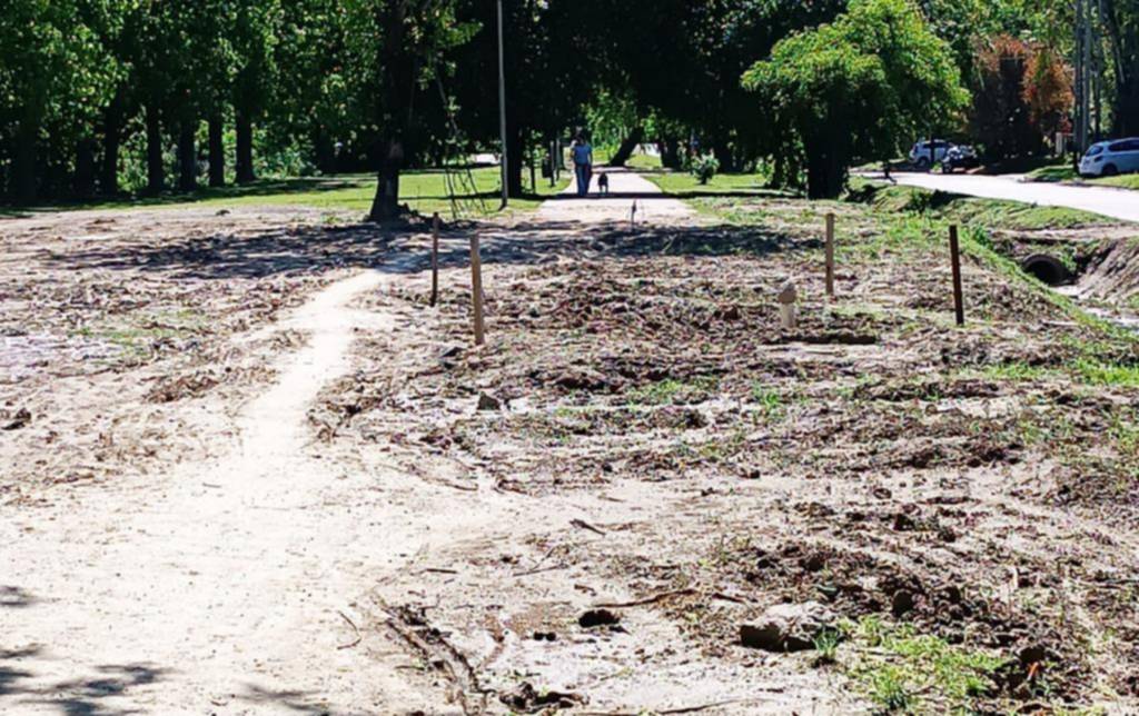 En Villa Castells, hace seis meses que desapareció la senda peatonal