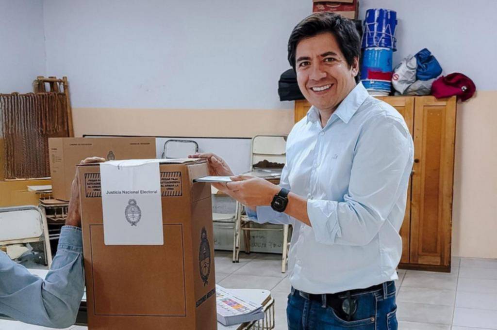 El huracán libertario arrasó con los oficialismos en Santa Fe y Córdoba