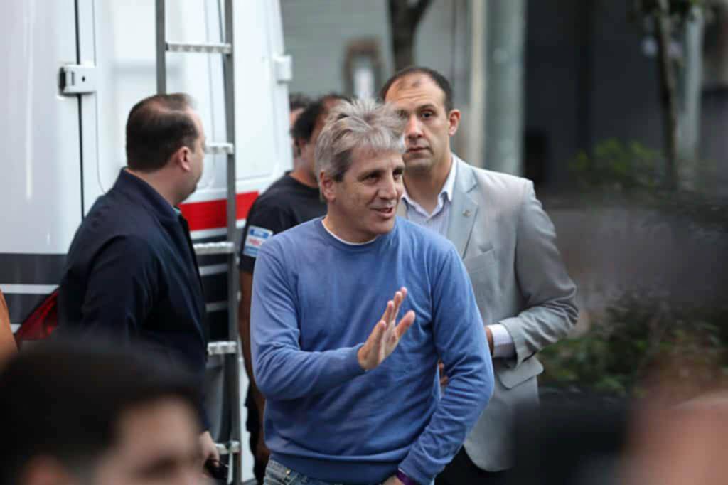 Caputo ratificó el esquema de bandas cambiarias y el programa