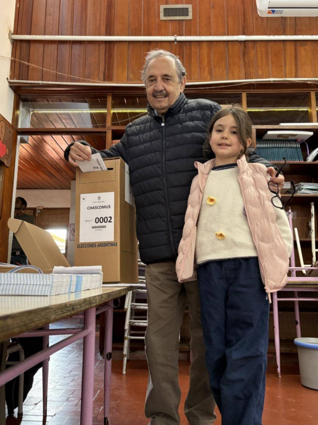 Ricardo Alfonsín fue con su nieta a sufragar
