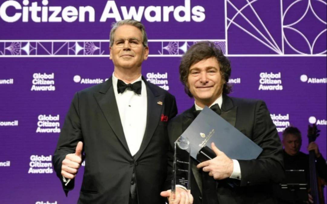 Bessent saludó a Milei y aseguró que el país "se encamina hacia un futuro económico brillante"