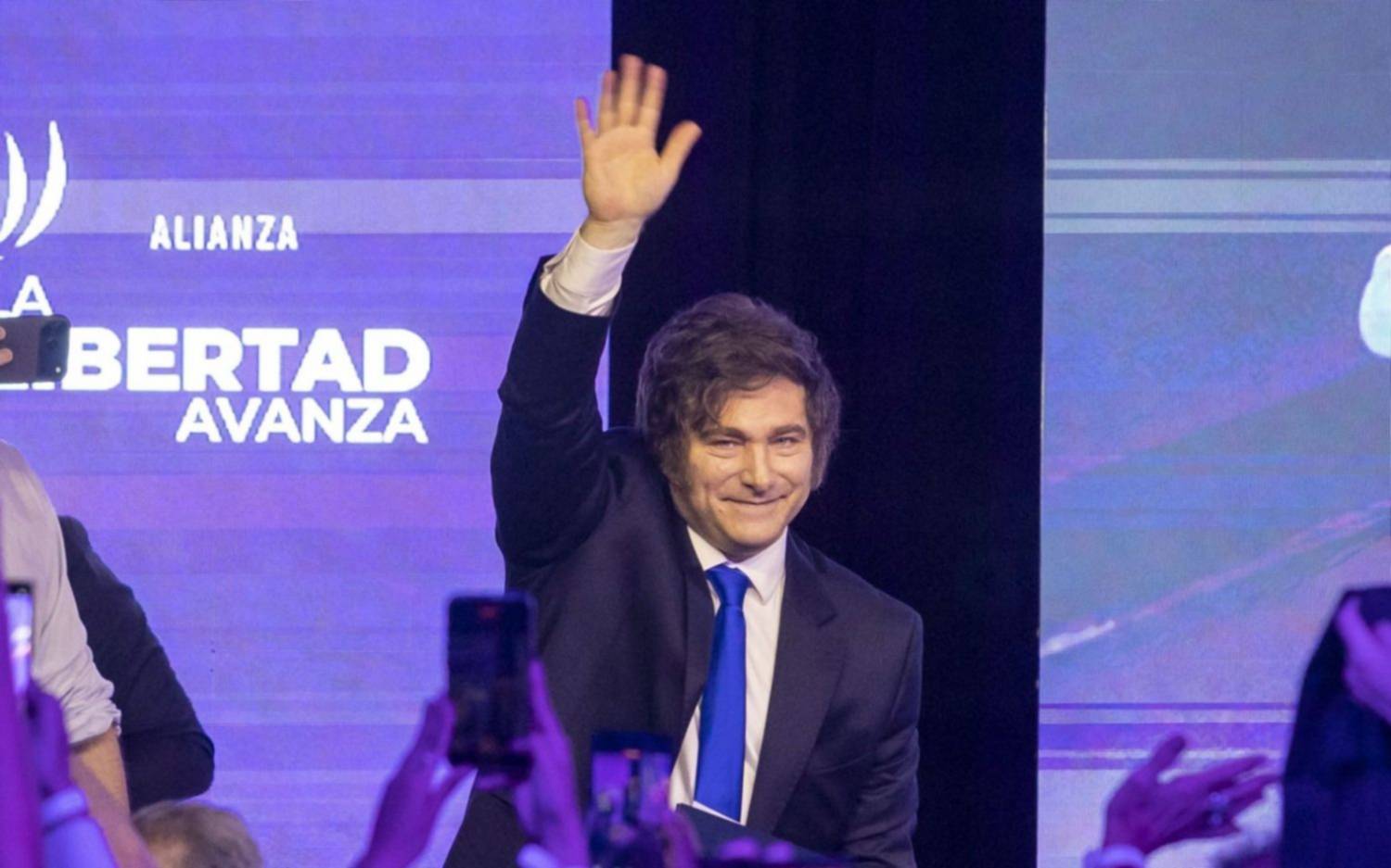 Tras el triunfo libertario, Milei piensa en relanzar el Gobierno y asegura que "lo peor ya pasó"