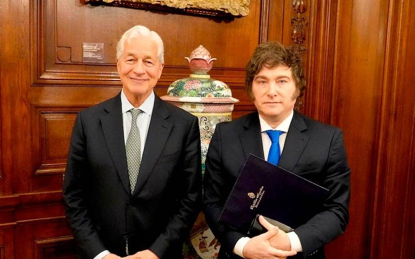 ¿Cómo quedará el dólar y el riesgo país tras el triunfo de Milei?: JP Morgan cambió sus previsiones