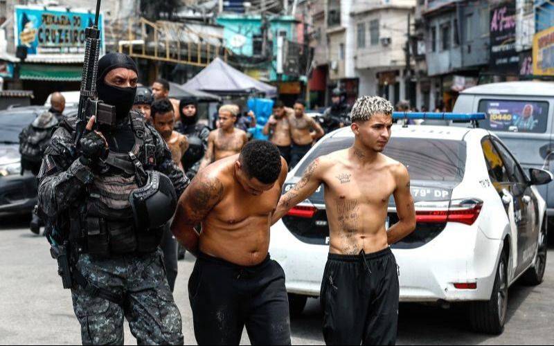 Río de Janeiro, en “guerra”: decenas de muertos en un feroz choque entre narcos y policías