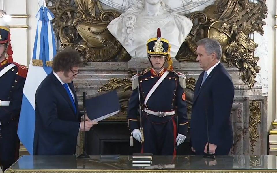 Javier Milei le tomó juramento a Pablo Quirno como flamante Canciller en la Casa Rosada