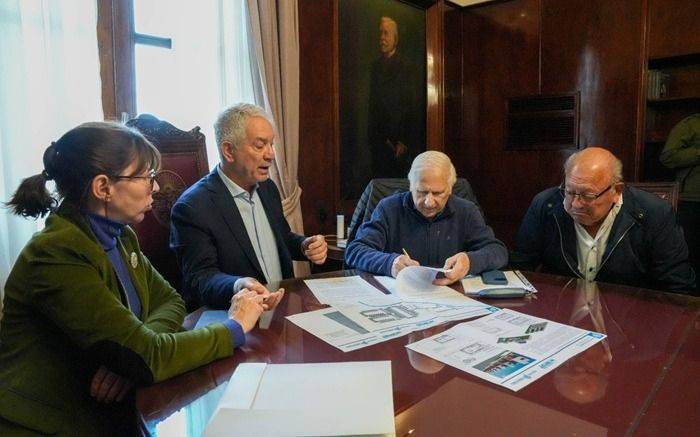Firmaron un convenio para construir 60 viviendas en La Plata