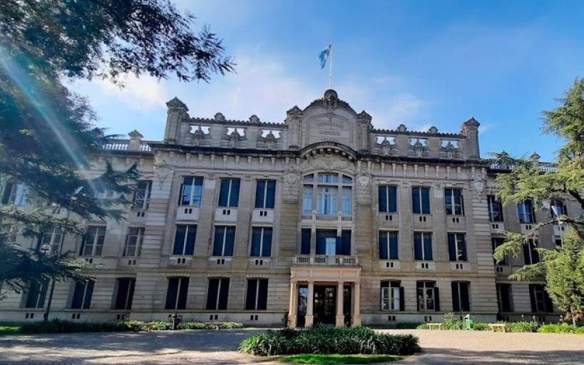 La UNLP prepara el sorteo de vacantes para ingresar a sus colegios