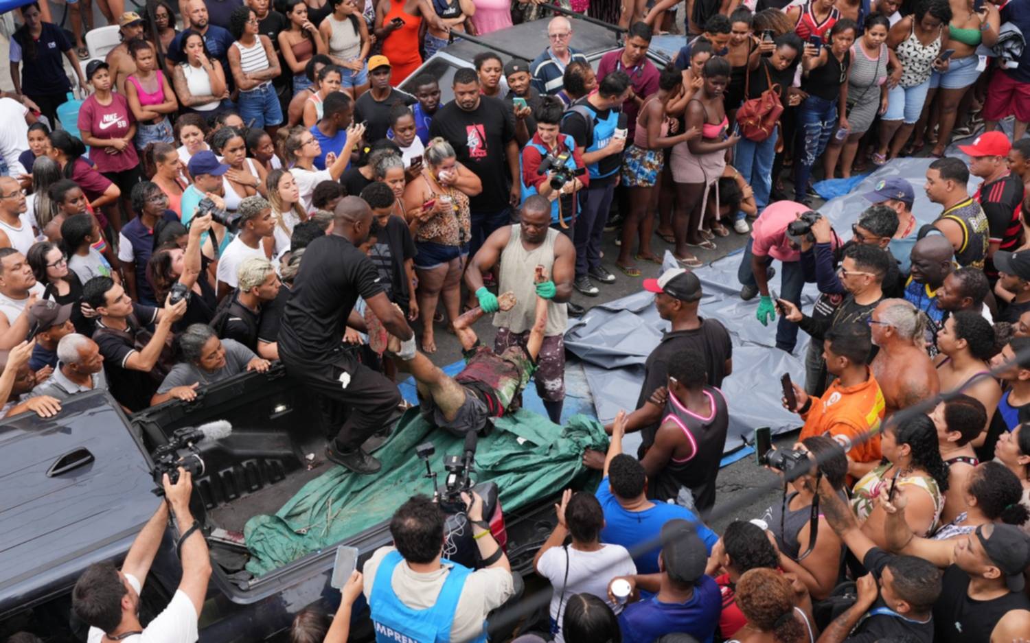 Argentina dispuso alerta máxima en la frontera con Brasil tras el infierno de 132 muertos en Río de Janeiro
