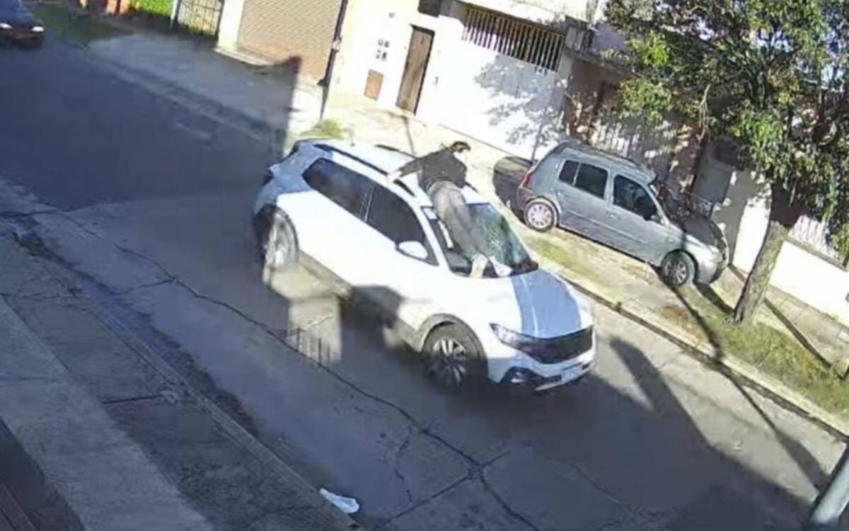 Provincia inhabilitó a conductora que arrastró a un joven tras un choque en la vía pública