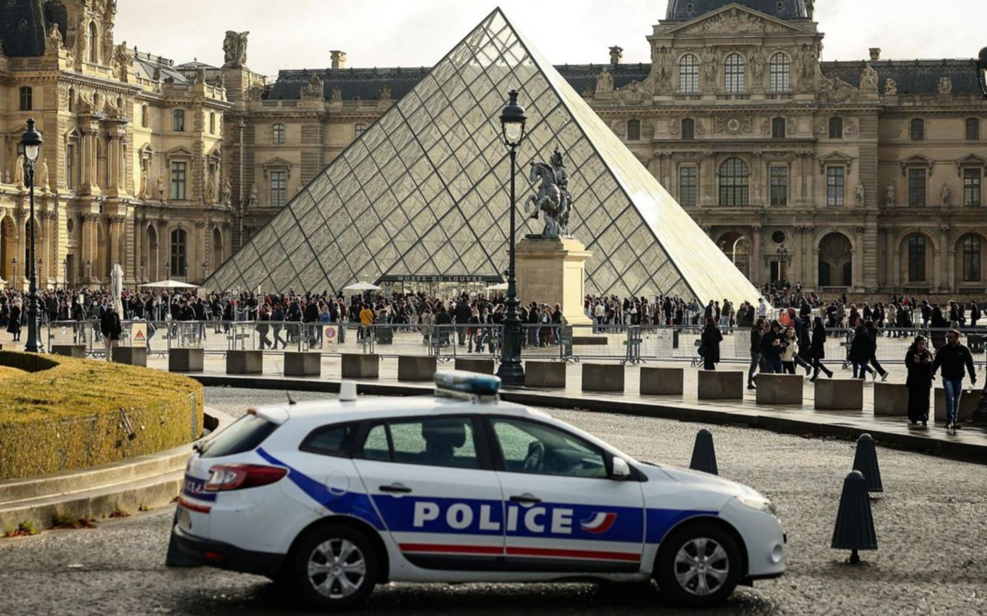 Dos detenidos por el robo en el Louvre se encuentran bajo investigación formal