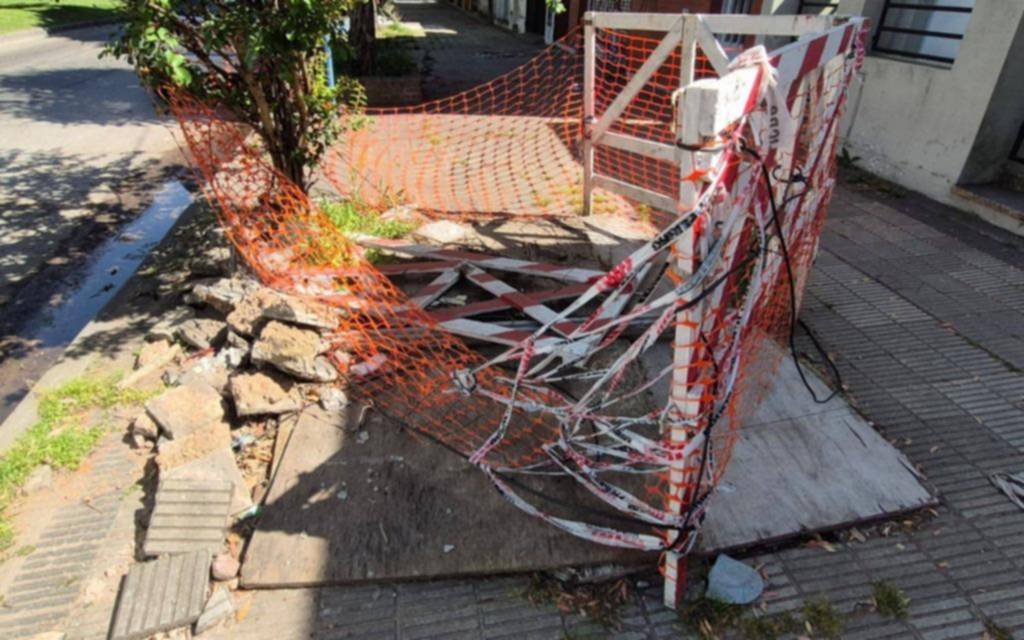 Jubilados a la espera de que ABSA solucione el “desastre” que les dejó en la vereda