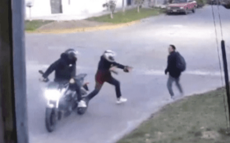 Ladrones en moto robaron a joven en Quilmes Oeste y escaparon a plena luz del día