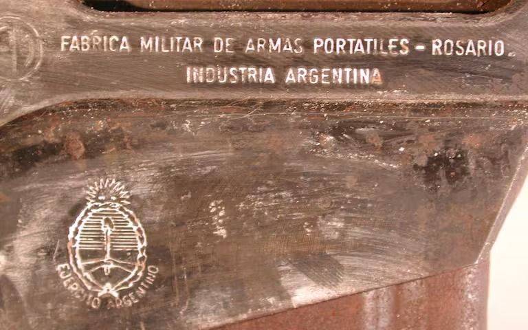 Un fusil FAL argentino apareció entre el arsenal secuestrado del Comando Vermelho