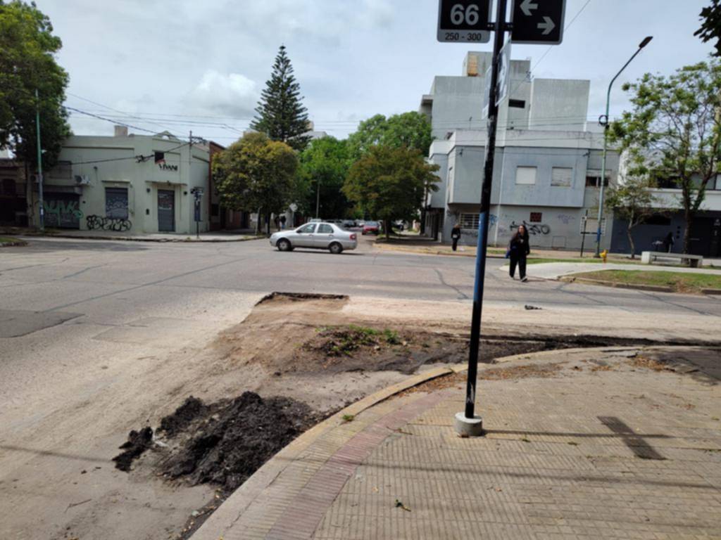 Reclamo por peligroso pozo en la esquina de 60 y 115
