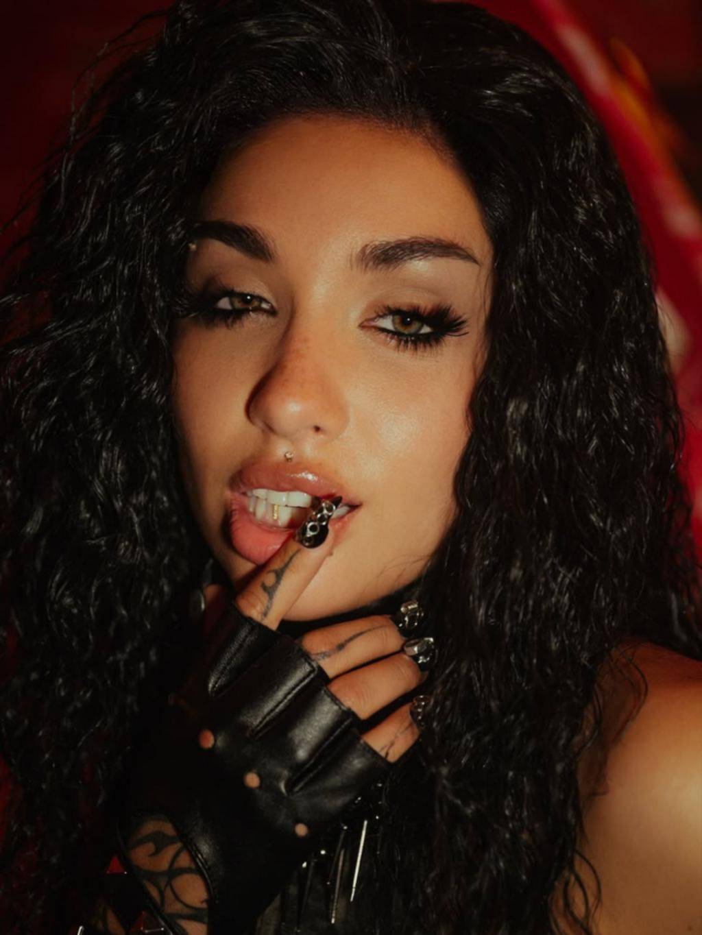 María Becerra se sumó a una página hot y la colapsó: “Son tremendos”