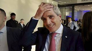 Caputo niega recesión y dice que la economía crece a menor ritmo