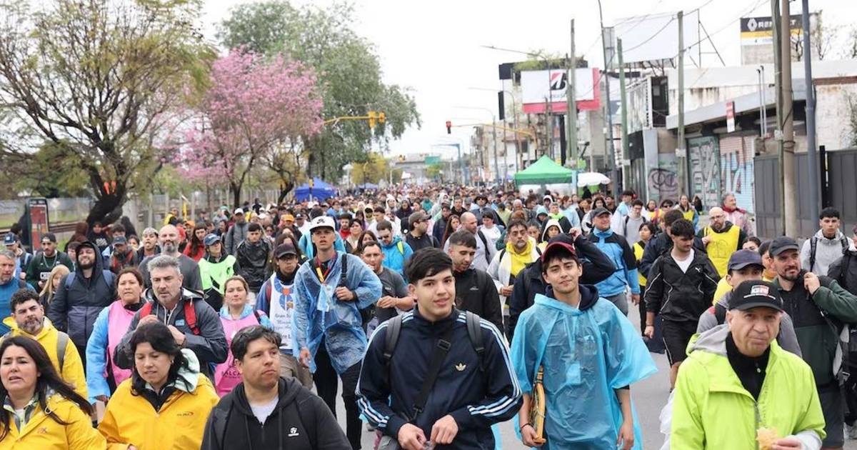 Miles de fieles desafiaron a la lluvia y se sumaron a la peregrinación a Luján | El Dia