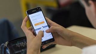 La Provincia prohíbe usar el celular en secundarias públicas y privadas