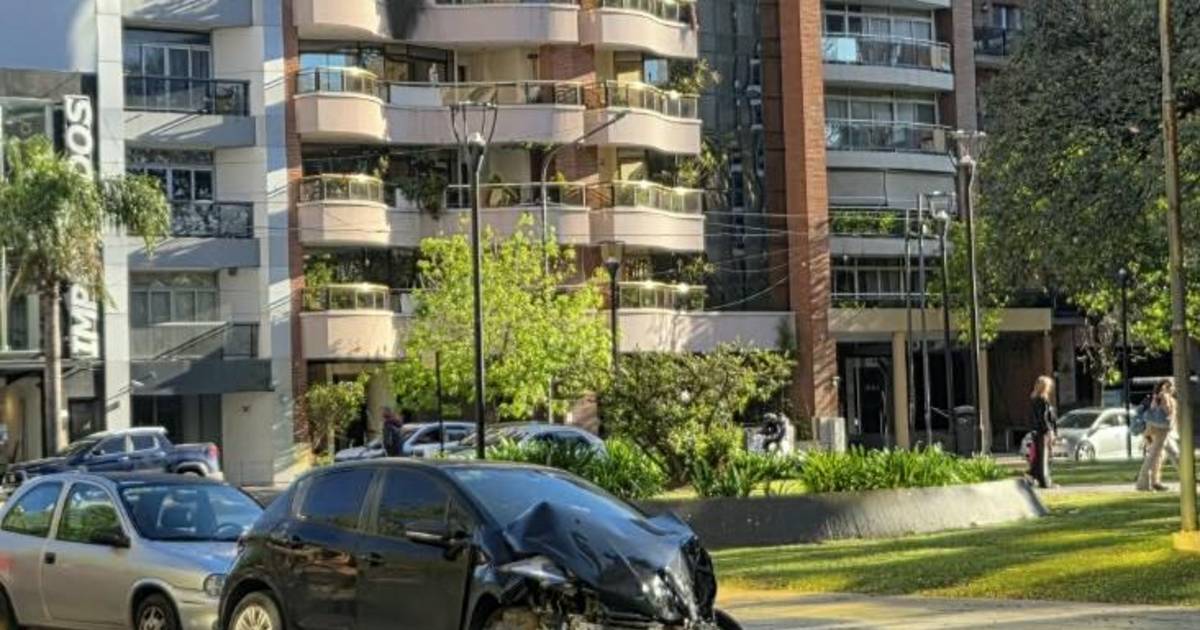 Preocupación en Plaza Paso por un auto chocado | El Dia